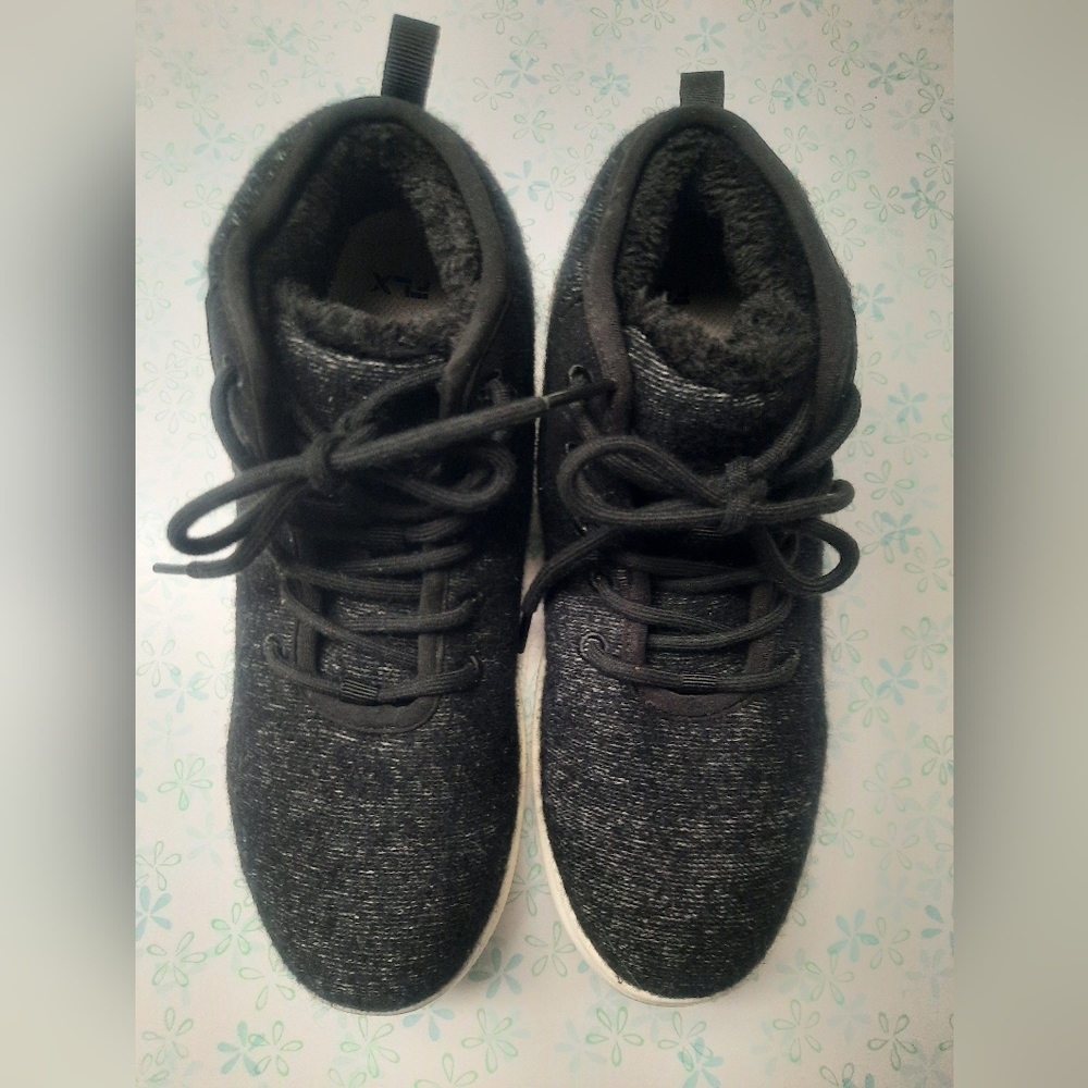 Black Shoe/Bootie Size 9